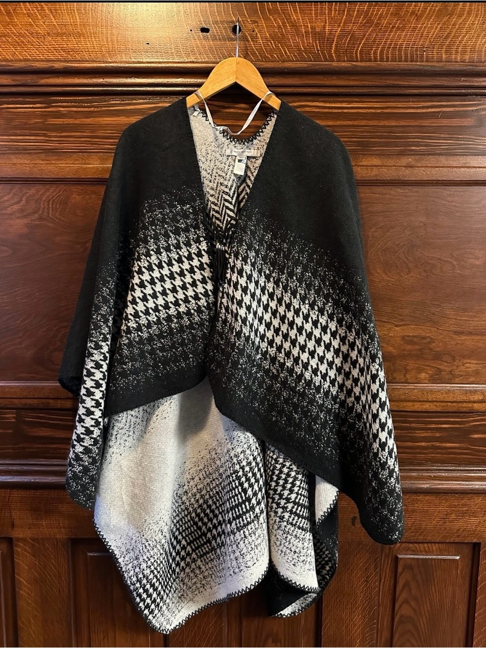 Marc New York Black White Houndstooth Knit Poncho Cape Wrap One Size Open Front